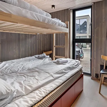 Moderne Ved Sjoen Med Opptil Atte Sengeplasser Апартаменты Хеннингсвер