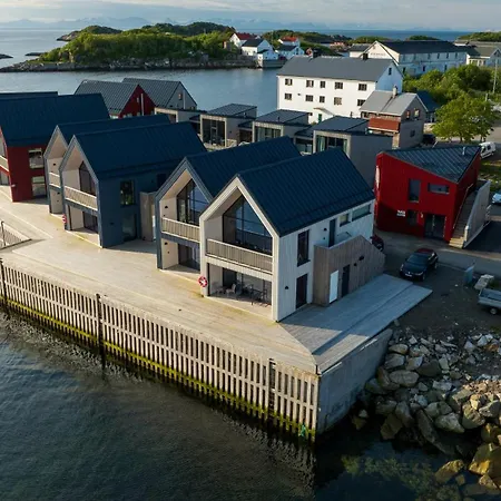 Moderne Ved Sjoen Med Opptil Atte Sengeplasser