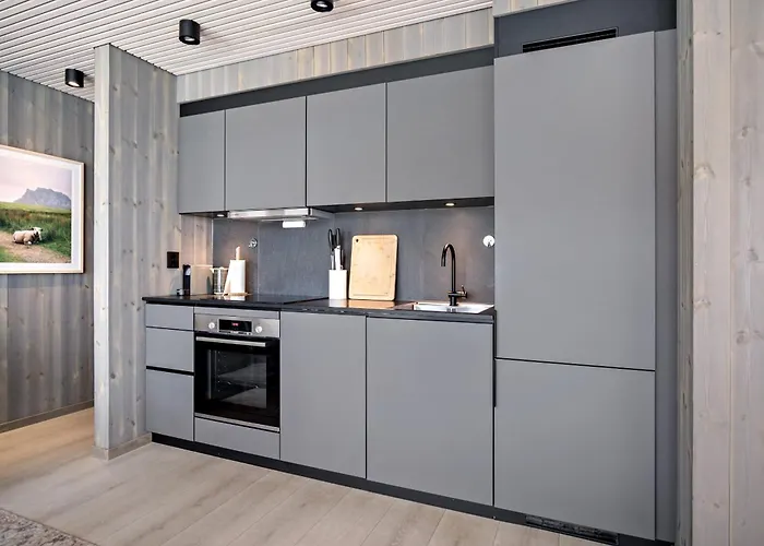 Moderne Ved Sjoen Med Opptil Atte Sengeplasser *