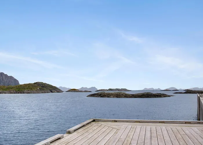 Modern Apartment By The Ocean In Henningsvaer, Sleeps 8 * Henningsvær