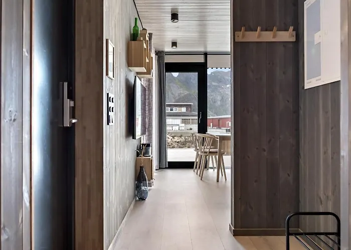 Apartamento Moderne Ved Sjoen Med Opptil Atte Sengeplasser Henningsvaer