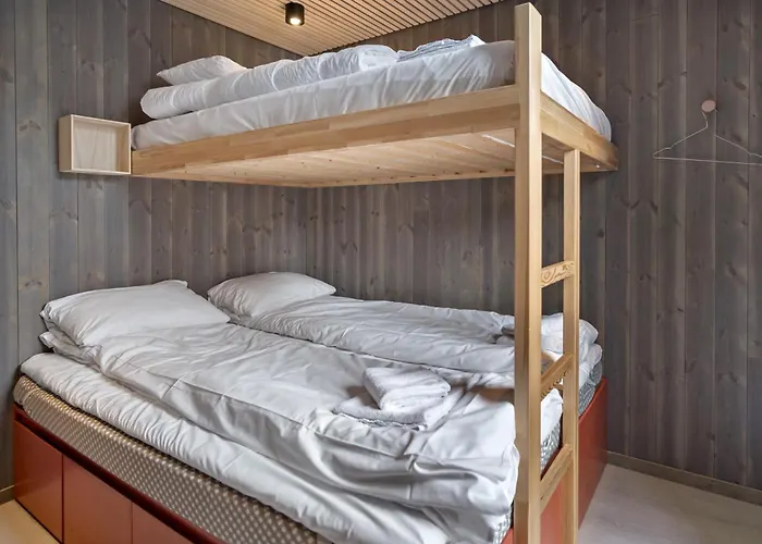 Modern Apartment By The Ocean In Henningsvaer, Sleeps 8 Henningsvær